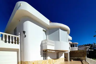 Image de Ferienhaus El Musgo mit Meerblick und Pool