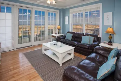 Image de Sandbridge Dunes #109- Oceanfront facing unit- pool!