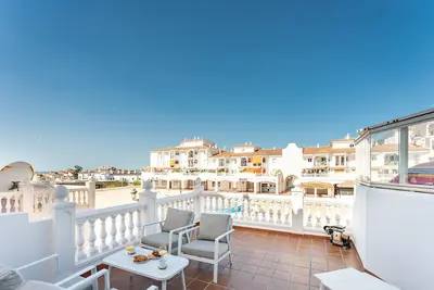 Image de Fancy 2br Retreat: Pool, Parking, Wonderful Views
