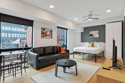 Image de CozySuites Mass with parking, lounge and roof deck 12