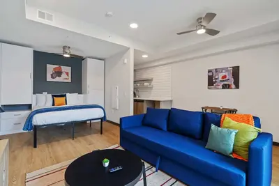 Image de CozySuites Mass with parking, lounge and roof deck 16