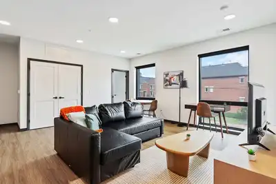 Image de CozySuites Mass with parking, lounge and roof deck 19