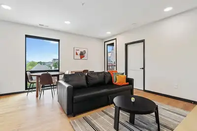 Image de CozySuites Mass with parking, lounge and roof deck 6