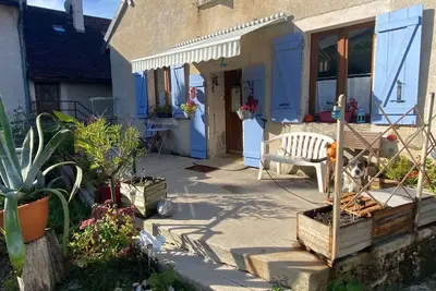 Image de Maison avec Terrasse au pied de la reculée.