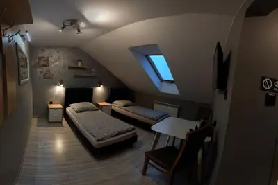 Image de Blisko Warszawy! Przytulny pokój na poddaszu z łazienką