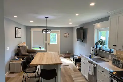Image de Charming 2-bedroom house in welcoming Winooski with WiFi, laundry Pets&fence