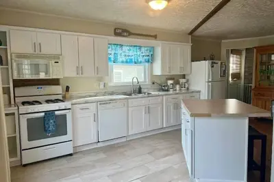 Image de Large Cottage in Quiet Neighborhood near Lake Michigan