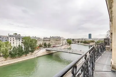 Image de Exquisite Parisian Eyrie: Luxury Riverside Apartment With Panoramic Views