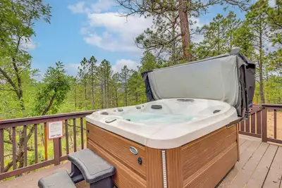 Image de Deck & Hot Tub, 5 Mi to Skiing: Angel Fire Cabin!