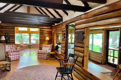 Image de Rustic Lakefront Cabin in Heart of Massachusetts near Antiquing and Breweries