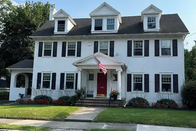 Image de Historic, 3-bedroom in the City of Geneva within walking distance of downtown.