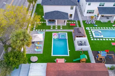 Image de Luxury Modern Villa w/ Pool, Jacuzzi & Amenities!