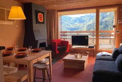 Image de À 10m des pistes de ski, 2ème étage, vue pistes de ski, balcon, cheminée ou poêle à bois, télévision