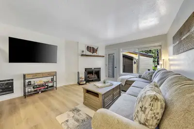 Image de Wildflower Getaway: Modern 1-Br Condo with Fantastic Amenities