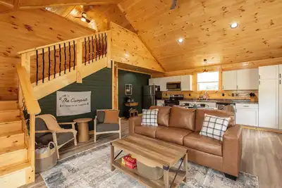 Image de New Hot Tub Cozy Cabin Cumberland River near Lake Cumberland~Firepit~New build