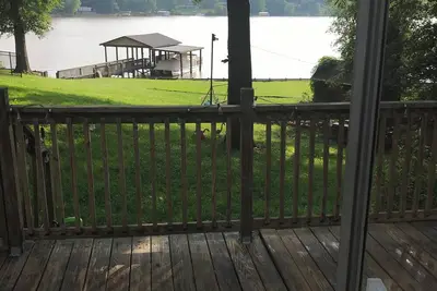 Image de Cozy 3-bedroom cabin with  boat dock, Ac and WiFi in enchanting Belmont