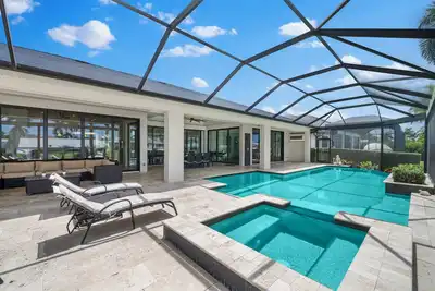 Image de Modern villa 4 bedrooms with king size beds, TVs and private bathrooms.