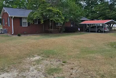 Image de Charming 3-bedroom house with Ac and WiFi in wonderful Goldsboro\/Rosewood area.