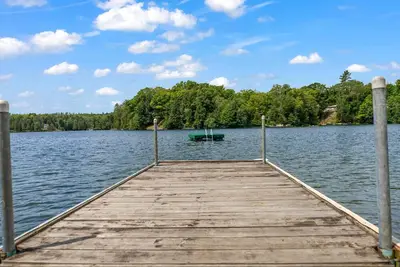 Image de Lakeside Gem: Large 5 Bed 3 Bath Haven in Bancroft!