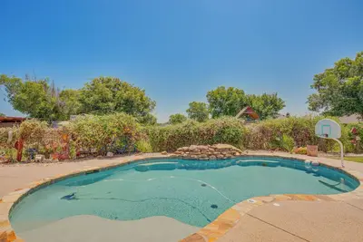 Image de Sunny Stephenville Home w/ Pool: 4 Mi to Downtown