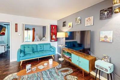 Image de Serene Condo with pool, duck ponds and washer/dryer