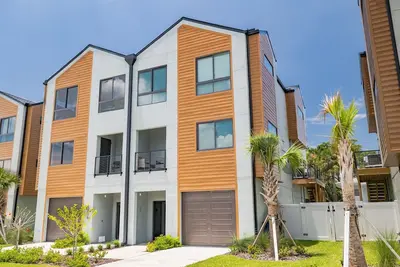 Image de Centralized location close to beach!