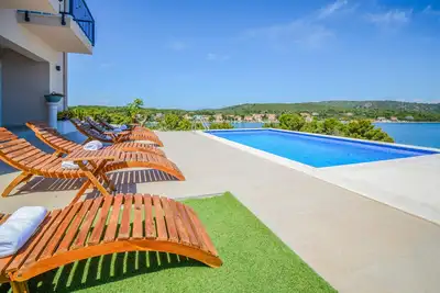 Image de Magnifique maison à Veli Rat avec WiFi