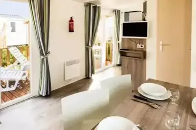 Image de Mobil-home | Comfort Xl | 2 Ch. | 4/6 pers. | Terrasse surélevée | A/C | Tv