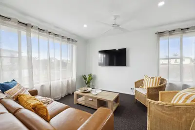 Image de Turtle Lane, steps to the beach, pet-friendly, family beach house.