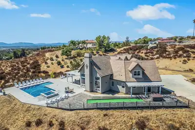 Image de Welcome to Vista Dawn Estate! 7bd/4. 5bth w/pool, spa, fire pit, games & Views!