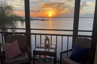 Image de Waterfront condo in Isla Del Sol, water views from every window top floor