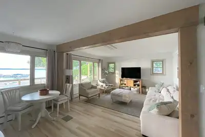 Image de New Listing - Lake Missaukee Beachfront Bungalow!