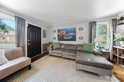 Image de Euclid 3 bedroom 1 bath just 12 min to Cleveland