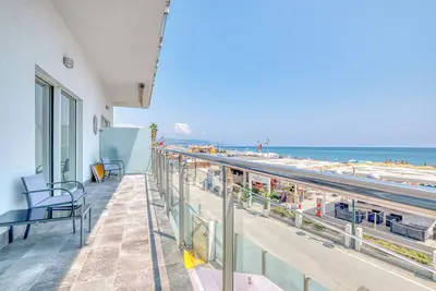 Image de Le Lanterne 1 - Luxury Apartments, Borghetto Santo Spirito, Italy