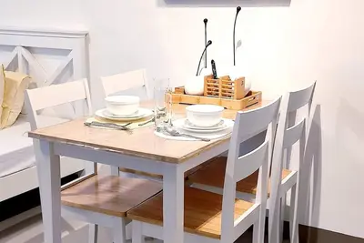 Image de Studio type condo with sea, mountain, and city view.