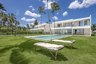 A Tale of Luxury, Serenity, and Oceanfront Bliss