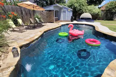 Image de 4bd 3ba - Pool / HotTub/ Arcade/ Theater/ PingPong/ Foosball