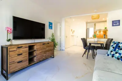Image de T2 avec piscine et services par SELECTsoHOME