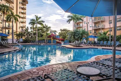 Image de Wyndham Palm Aire | Three 2br Suites Sleeps 18!