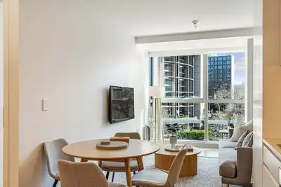 Image de Chic Central Apt with Gym and Pool by Zodiak Stays