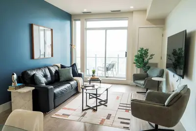 Image de 2 Bed Condo | Near Dt, Ac | Scenic Views