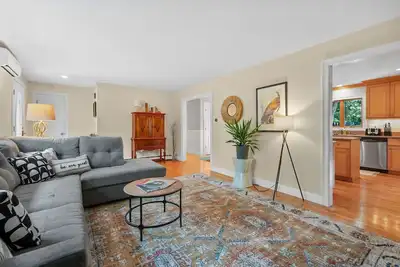Image de Pet Friendly, Sleeps 4, Huge Back Yard, Skaket Beach