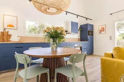 Image de Maison de plain-pied avec jardin clos, proche plage, équipée et services inclus, à Portbail