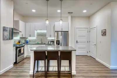 Image de Gorgeous Apt Near Shipyards-Cov-1105
