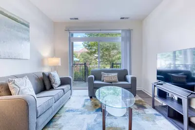Image de Luxury Modern Apt with Patio