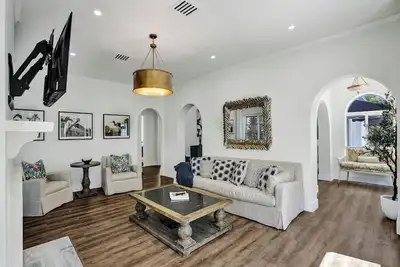 Image de Classic 5 Bedroom 4 Bathroom Home, Pool, Close to the Beach