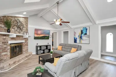 Image de Tranquil 6-Bedroom w\/ Pool: 25 Min to Downtown Fg
