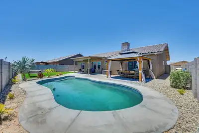 Image de Pet-Friendly Yuma Home w/ Private Yard & Pool!