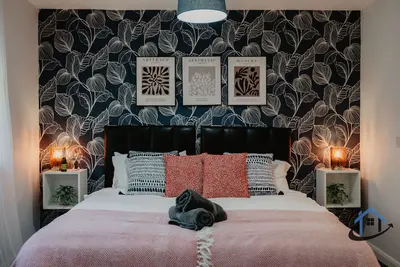 Image de 3 bed and 3 bath townhouse, free parking, sleeps 6\n