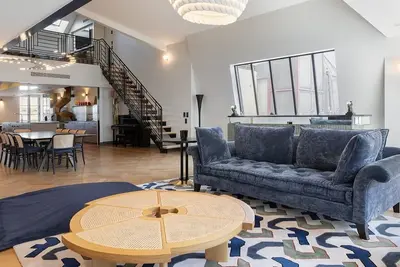 Image de A luxurious 550 m² haven with 6 bedrooms and 6 bathrooms across four floors
